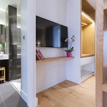 T2 Bis Luxe Hyper Centre Piscine Bed and Breakfast 4*