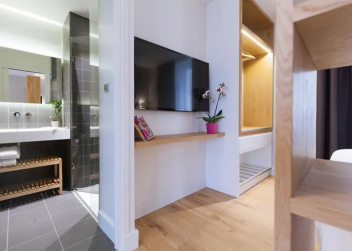 T2 Bis Luxe Hyper Centre Piscine Bed & Breakfast 4*